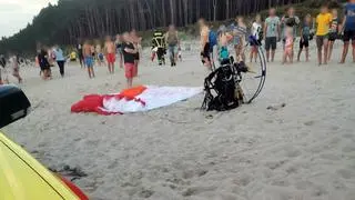 Paralotnia spadła na plażę w miejscowości Chłopy