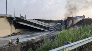 USA. Zawalił się fragment autostrady, wcześniej zapalił się pod nim pojazd
