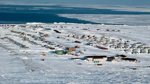 Osada Gambell na wyspie St Lawrence, Alaska