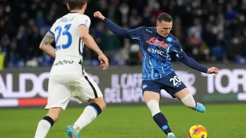 Zieliński obił słupek w hicie Serie A. Na szczycie tabeli bez zmian