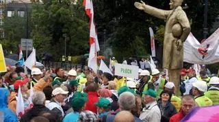 Pomnik premiera stanął przed Sejmem 