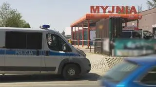 Policja i prokuratura badają, co stało się na terenie myjni w Łodzi