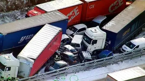 Kilkadziesiąt aut zderzyło się na autostradzie. Są poszkodowani