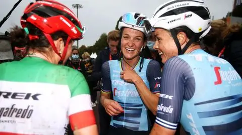 Deignan z nagrodą jak u mężczyzn. Jej zespół zawstydził organizatorów