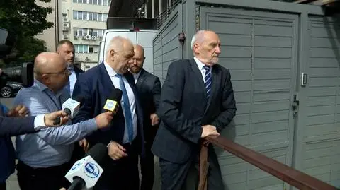 Macierewicz próbował na skróty, Sasin wybrał drogę naokoło