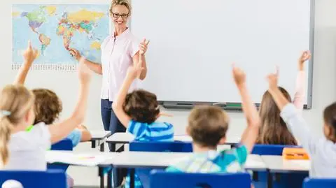 nauczyciel uczen uczniowie szkola klasa S shutterstock_574057807