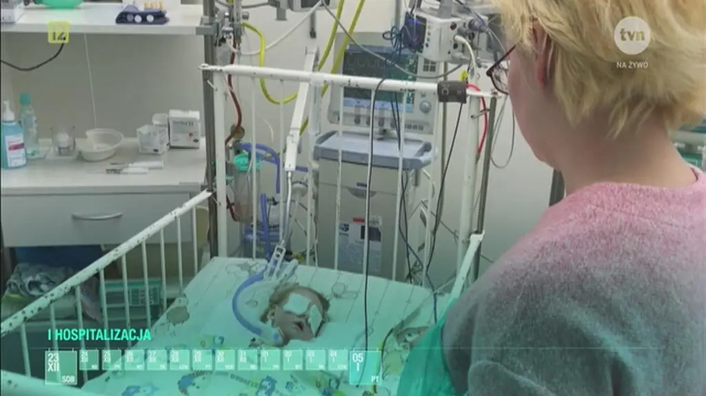 Mama Nel wyjaśnia: już na pierwszym zdjęciu RTG córki wykonanym 23 grudnia widać igłę