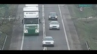 Kierowcy zignorowali podwójną ciągłą