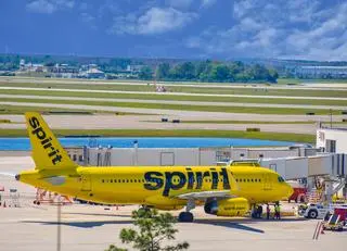 Samolot Spirit Airlines na lotnisku w Orlando na Florydzie