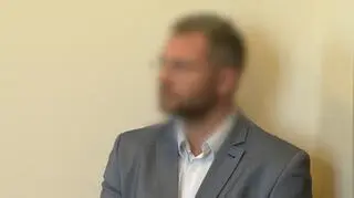 Były radny PiS od miesięcy powinien siedzieć w więzieniu za znęcanie się nad żoną. "Sąd odroczył wykonanie kary"