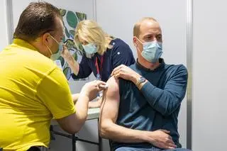 Książę William przyjął pierwszą dawkę szczepionki przeciw COVID-19