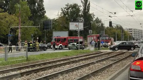 Zderzenie dwóch samochodów. "W obu podróżowały dzieci"