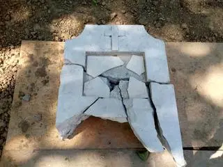 Fragmenty pomnika znaleziono przy Starym Cmentarzu Podgórskim
