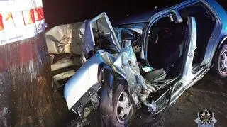 Stracił panowanie nad autem i uderzył w drzewo na drodze pomiędzy Strugą, a Starymi Bogaczowicami