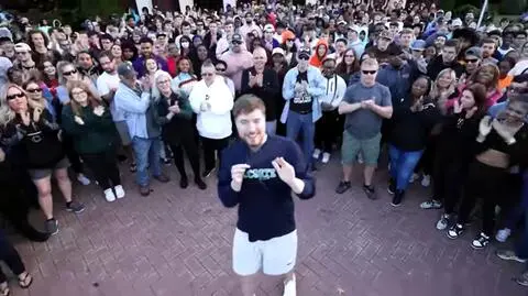 Tysiąc osób odzyskało wzrok dzięki znanemu youtuberowi