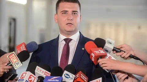 Misiewicz zawieszony w funkcjach w MON