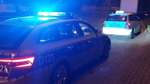 Pijany taksówkarz jechał z pasażerem. Na widok drogówki "zaczął zachowywać się nerwowo"