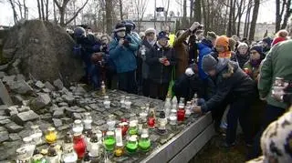 Podczas uroczystości upamiętniających ofiary pacyfikacji zapalono znicze