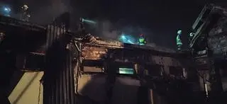 Z żywiołem walczyło 10 zastępów straży pożarnej
