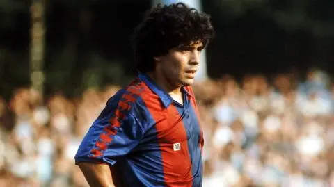 Oddadzą hołd Maradonie