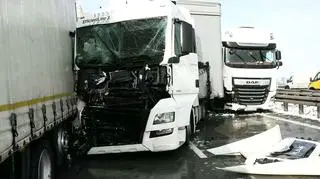 Zderzyło się dziewięć ciężarówek