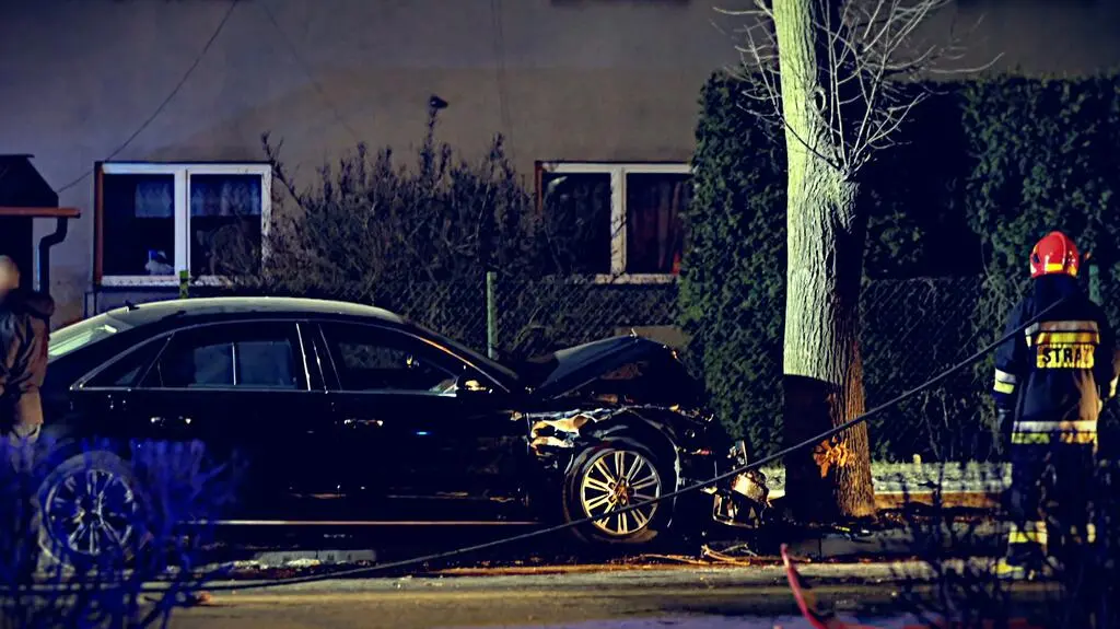 Wypadek kolumny rządowej w Oświęcimiu. Zdjęcia z miejsca zdarzenia (wideo archiwalne)