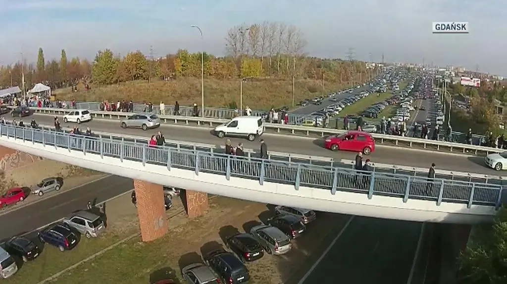 Okolice gdańskich cmentarzy z pokładu drona