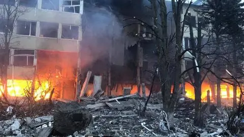 Ostrzał ukraińskich miast, więcej zabitych. "Wroga rakieta spadła na dzielnicę mieszkaniową"