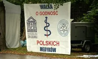 Protest medyków przed kancelarią premiera