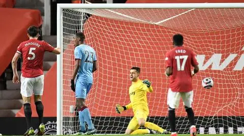Fabiański zatrzymywał piłkarzy Manchesteru. Przy strzale kolegi był już bezradny