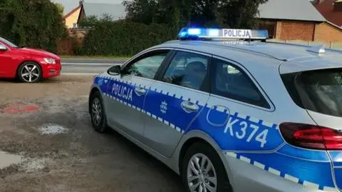 Pijany chciał jechać, kobiety rzuciły się na maskę
