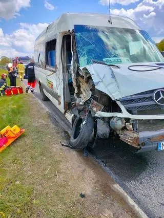 Groźne zdarzenie z udziałem busa. Są poszkodowani