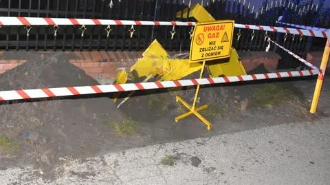 Po tym, jak bus uszkodził instalację gazową, z pobliskich posesji trzeba było ewakuować 20 osób. 