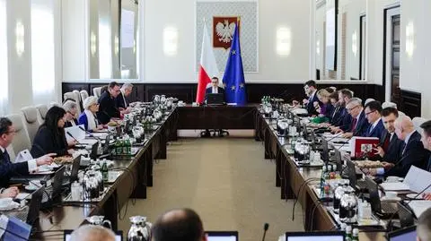 Dymisja, odwołanie, trzy nominacje i mamy najliczniejszy rząd III RP 