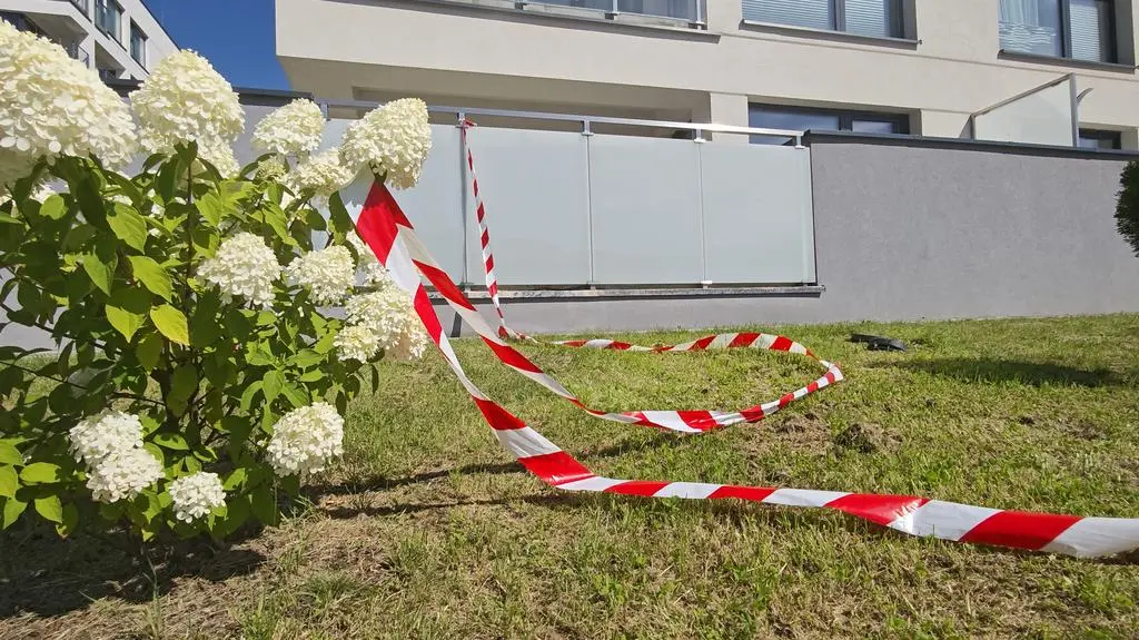 Łomża. Dziecko wypadło z 5. piętra 