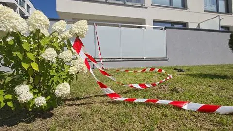 Łomża. Dziecko wypadło z 5. piętra 