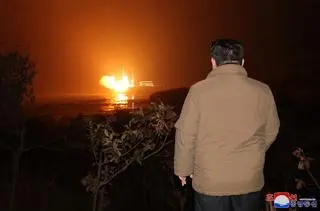 Korea Północna z powodzeniem umieściła na orbicie swojego pierwszego satelitę szpiegowskiego – ogłosiła państwowa agencja prasowa KCNA