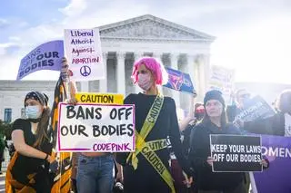 Protest zwolenników liberalizacji aborcji przed Sądem Najwyższym w Waszyngtonie. Zdjęcie z listopada 2021 roku