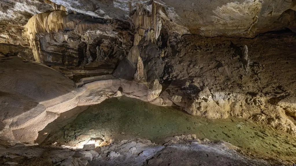 Krizna Jama na zdjęciu archiwalnym