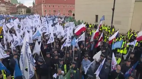 Large protest of policemen firemen and border guards