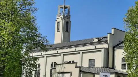 Na Dojlidach można podziwiać chociażby modernistyczny kościół wzniesiony w latach 1949-55