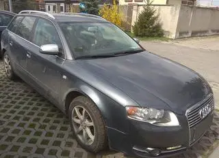 Policja zatrzymała 16-latka, który wsiadł za kółko osobówki bez prawa jazdy i uciekał przed policją