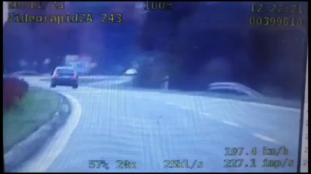 20-letni mężczyzna pędził blisko 200 km/h na godzinę przez miasto