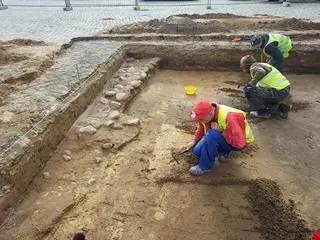 Na razie wykop ma głębokość 70-80 centymetrów