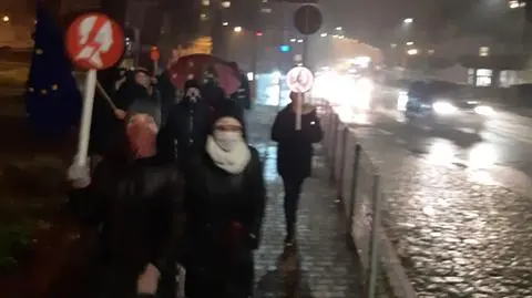 Spacerowali po mieście, dostali wezwania na przesłuchania. "Spotkamy się w sądzie"