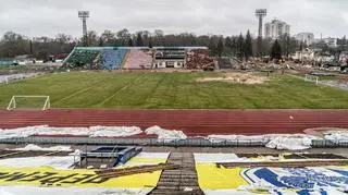 Zniszczony przez Rosjan stadion w Czernichowie