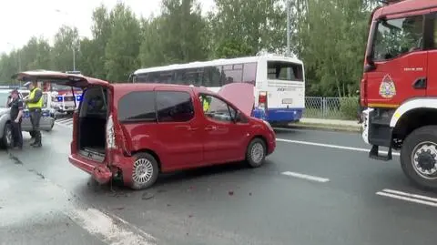 Uszkodzonych zostało siedem pojazdów i okoliczny budynek