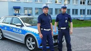 Dzięki pomocy policjantów chłopiec z silnym bólem brzucha szybko dotarł do szpitala we Włocławku