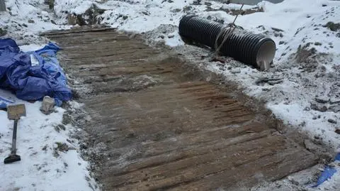 Przebudowywali ulicę, odkryli XVII-wieczną drewnianą drogę