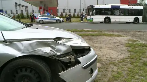 Samochód zderzył się z miejskim autobusem. "Nie zauważył mnie mimo gabarytu"